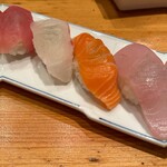 Himesushi - マグロ赤身、鯛、サーモン、中トロ