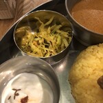 對馬流 南インド系辛口料理店 タリカロ - サラダ、ヨーグルト
