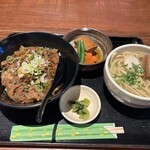 Hateruma - 2023/10/24ランチで利用。あぐー豚丼＆沖縄そば(小)定食(1,320円)