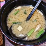 どん亭 - ボリューム満点の味噌汁
