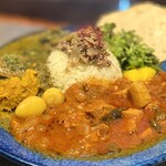 はな遊 - ◆ 3種かけ 1,500円/税込
            ・ほうれん草とカスリメティのチキンカレー
            ・豚とローズマリーのトマトカレー
            ・レモン香るグリーンカレーキーマ