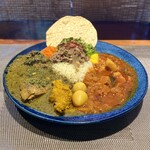 はな遊 - ◆ 3種かけ 1,500円/税込
            ・ほうれん草とカスリメティのチキンカレー
            ・豚とローズマリーのトマトカレー
            ・レモン香るグリーンカレーキーマ