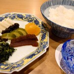 日本料理 瀬戸内 - お漬物と白ご飯でお酒