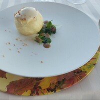 エノテーカ ピンキオーリ 名古屋 - 球体を割ると黄身と白身が一斉に溢れ出し、パンとの相性は抜群でした。