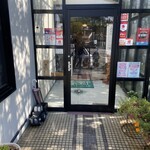 くいしんぼ - 店舗入り口