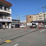 Mensutairu Shiba - 外観（店舗前の駐車場は赤いマーク区画に4台分）