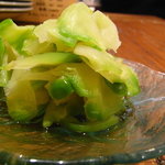 うけもち - しなちく　若いのできれいな薄緑色です。