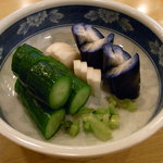 とんかつ とんき - 別注文の漬け物盛り合わせ、もちろん懐かしくとてもおいしいです。