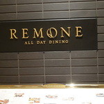 REMONE - お店の入り口