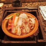 山長黒うどん - 無農薬きのこ鍋焼うどん　1600円
