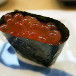 すし 浅尾 - イクラ醤油漬け　軍艦巻き