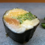 すし 浅尾 - 酢〆秋刀魚、胡瓜、ガリ、大葉海苔巻