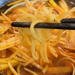 中国料理 金春新館 - 中太の縮れ麺