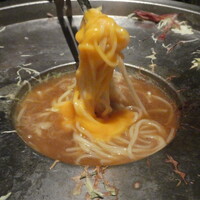 おだし 恵比寿店 - 〆はカレー麺　卵を絡めます