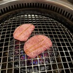 つじホルモン - タン焼き焼き