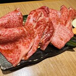 Yakiniku Tabehoudai Burakkuhoru - 