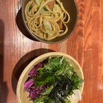 お日さまのえがお - 生パスタとサラダで洋食っぽく。
            生パスタはトマト系の方が味が好みでした。