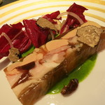 レストラン コバヤシ - ウサギとフォアグラのゼリー寄せ　ソーテルヌワイン風味ルッコラのソース　大根のマリネ添え　（あちき）