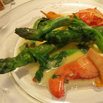 レストラン コバヤシ - オーストラリア産グリーンアスパラガスとフランス産発酵バターの香り　フイユテ添え　オマール海老添え　（あちき）　アップ