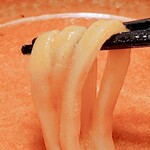 そば処　元六 - 紅に染まったこのうどん