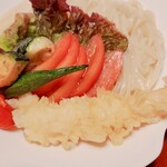 そば処　元六 - 野菜もとれて嬉しいネ