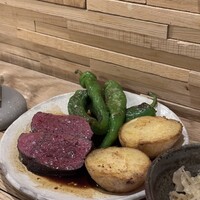 セミーナ - エゾジカのロースト、じゃがいも(きたあかり)のロースト、万願寺唐辛子