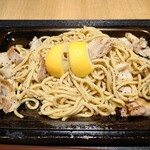 CANAL-FOOD'S DEPARTMENT - たっぷり胡椒のレモン焼きそば(950円)
