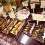 豆まめ - オリジナルの変わり「うす焼き」がずらり