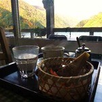 豆まめ - グラスは　水ではなく、お湯