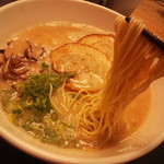 和田党 - 華のある旨味と重厚な濃厚スープはコッテリ派向けの仕上がり