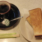 2013.11 コーヒーにトースト、、何故か謎の箸が？