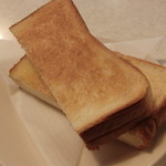 美芝 - 2013.11 トーストも隣の方の食べてるのに比べて妙に立派、、イニシエ探偵に敬意を表してのことでしょうか：笑