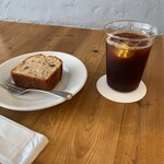 Finn coffee - バナナブレッド320円アイスコーヒー500円を注文しました♪バナナブレッドは結構大きいです。クルミ入りで美味しい