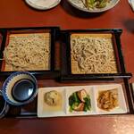 蕎麦と地魚 博重 - せいろ　1480円
お蕎麦が２枚もあり、１人では多いかな？
付け合わせのおかずも、美味しかったです。
わさびがもっと欲しかったなぁ。。
言えばくれたのかな　