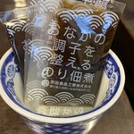 酒処 はづき - のり佃煮がテーブルにあります。