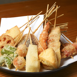 A wide variety of dishes including Hakata's famous Motsu-nabe (Offal hotpot), skewers, and finishing dishes.