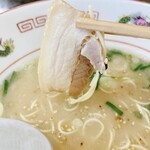 長浜ラーメン　福重家 - チャーシューのアップです。（2023.10 byジプシーくん）