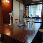 Hachiro - ２階のテーブル