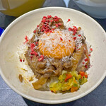 うずとかみなり - ビジュアル的にも旨そうな「黒毛和牛の合法ユッケ飯」