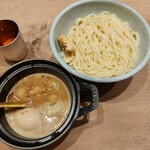 麺や高倉二条 - モツつけ麺(2.5玉)、味玉トッピング