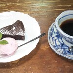 窯右衛門 - ガトーショコラ、雪室珈琲。