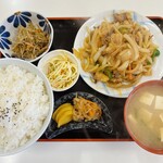 風穴ドライブイン - 馬肉味噌炒め定食