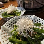 七輪焼肉 楽しいら - ネギサラダ   お肉に巻いて食べると最高