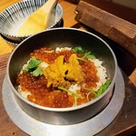 銀しゃり飯と魚 ばん屋 別邸 - 生うにといくらの釜飯　1630円