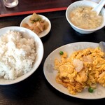 龍翔菜館 - 芝エビと玉子の炒め定食