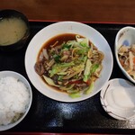 味鮮 しのぶ - あご肉炒め定食