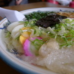 味の清ちゃん - 茹で卵、蒲鉾、海苔、葱、それに麩・・・・・