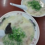 来久軒 - 大盛りとチャーシュー麺。