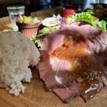 FARMERS GARDEN Cafe オムレット - ローストビーフは薄くて食べやすかった！