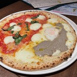 俺のフレンチ・イタリアン - ピザはハーフ＆ハーフ生地は店内手伸ばし